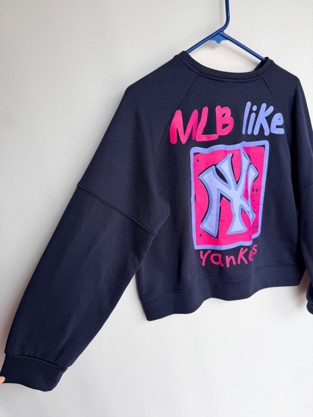 MLB Like NY Yankees Cropped Sweatshirt Medium – Navy Blue Graffiti Logo Pullover